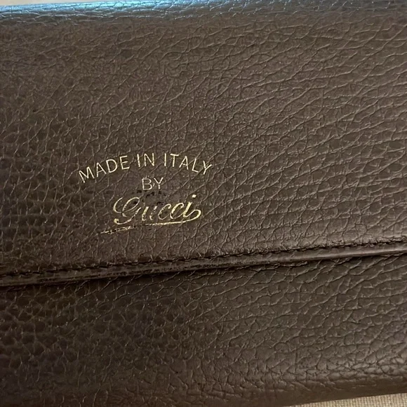 GUCCI.  CLASSIC.  Fits a Apple iPhone perfectly!!!  Euc. - Picture 5 of 14